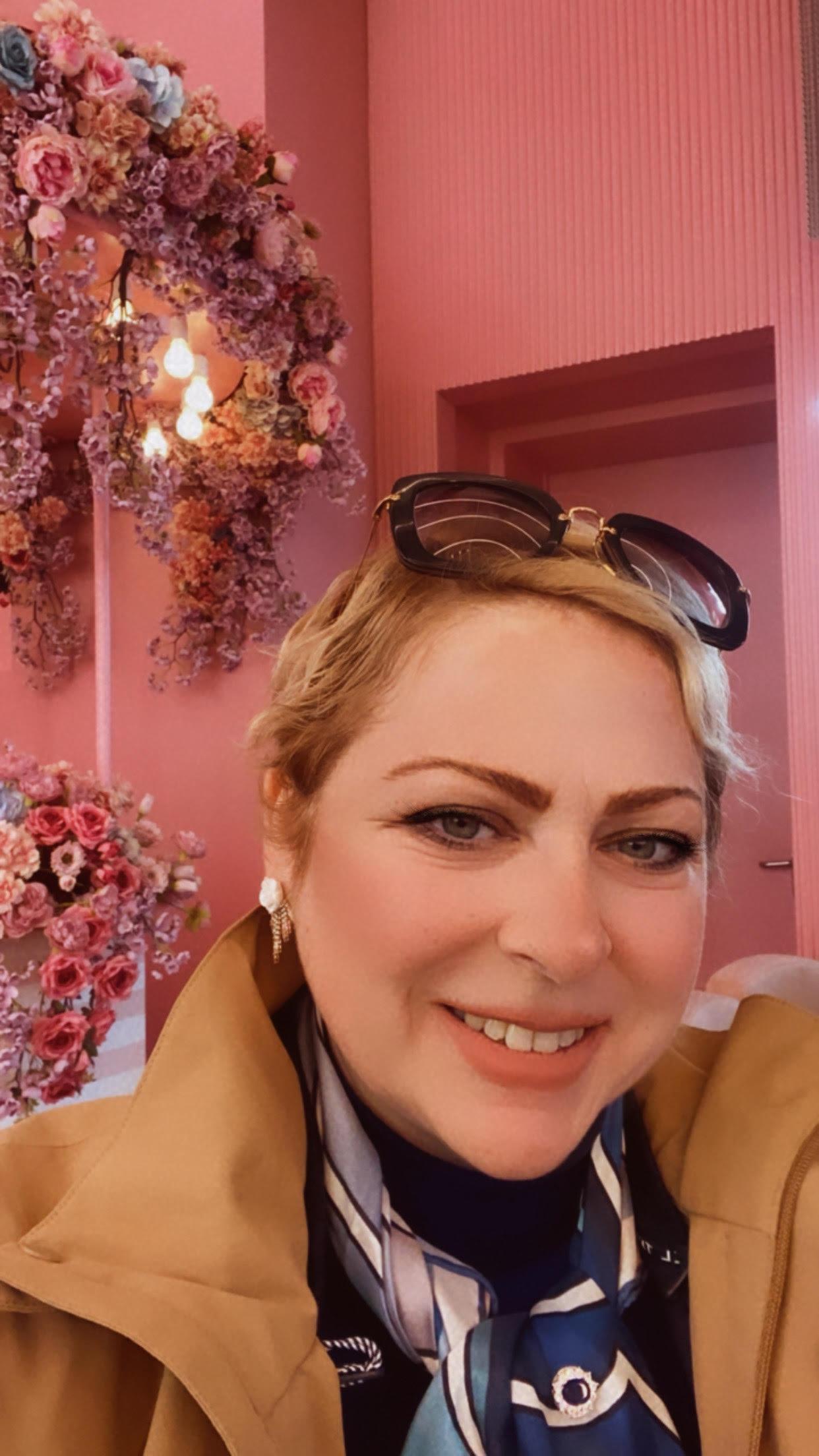 Çok Yönlü Kimliği Olan Yazar-Şair Ve Ressam Yeşim Kale İle Sanatına Dair Söyleşi…